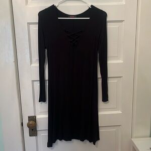 V-neck detailed long sleeve black dress size women’s small